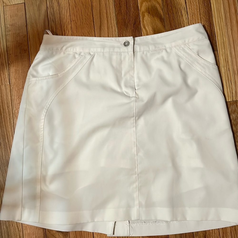 Izod side 10 white ladies golf skirt. Polyester